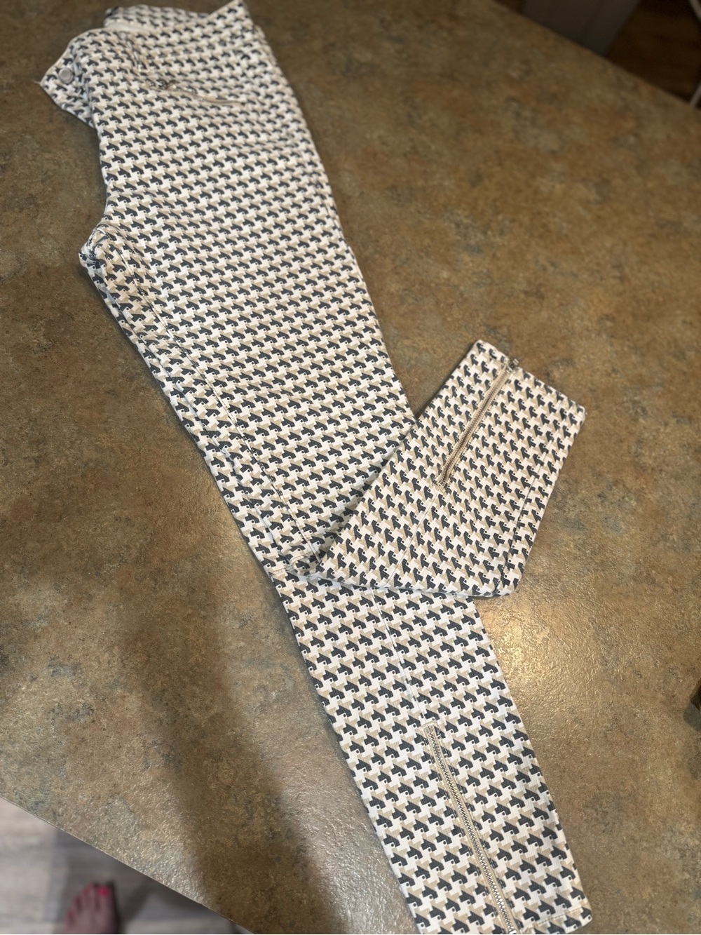 J McLaughlin Patterned Leggings in Cream and Navy